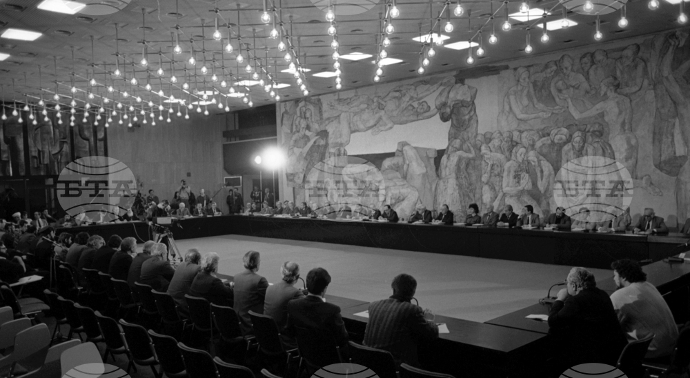 Тридесет и пет години от Националната кръгла маса от 1990 година ще бъдат отбелязани в зала 6 на НДК